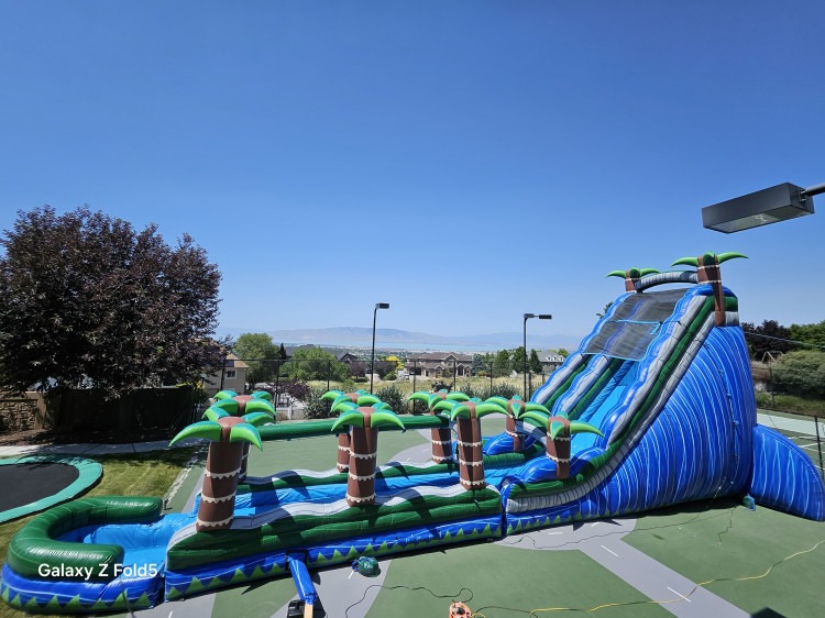 GIANT Tropical Slide ( Tropic Thunder)